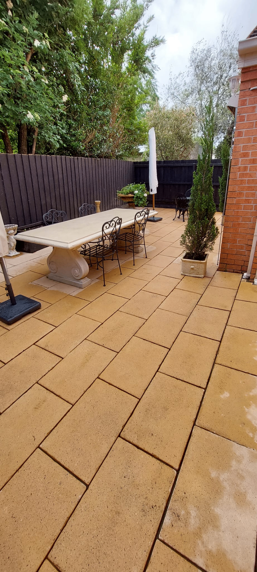 Ballarat landscaping – paved outdoor dining area